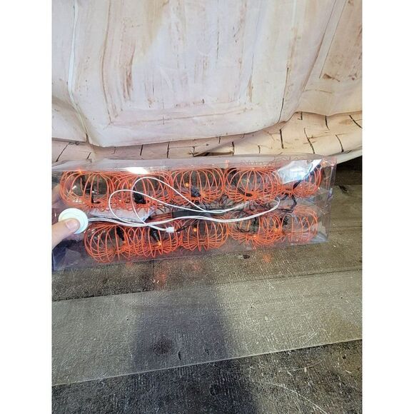 Halloween orange metal string light decor figure - Picture 1 of 7